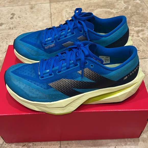 New balance fuelcell rebel v4 - men’s size 9.5 - Picture 7 of 9